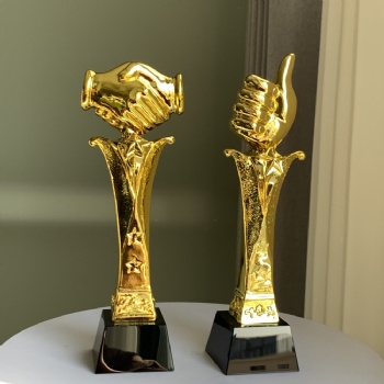 ADL Thumb NO.1 Cheap Wholesales Factory Resin Trophy Awards with Crystal Glass Awards Design for Souvenir Gifts Crystal Trophy