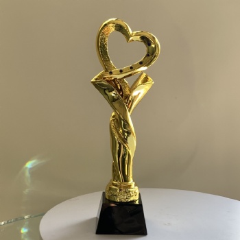 ADL Cheap Wholesales Customized Factory Resin Trophy Medal Excellent Employee Children's Honor Heart Crystal Glass Souvenir Gift