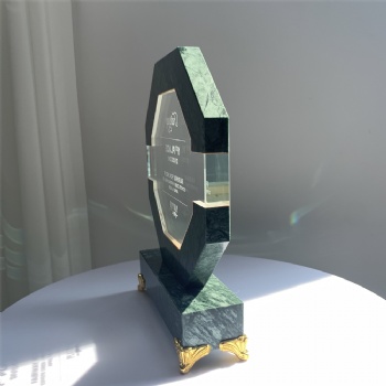 ADL New Design Octagon Crystal Glass Trophy Awards with Green Stone for High-Quality Gifts