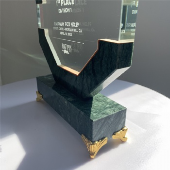 ADL New Design Octagon Crystal Glass Trophy Awards with Green Stone for High-Quality Gifts