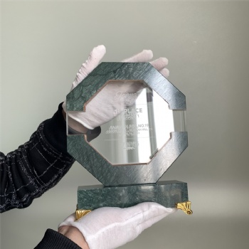 ADL New Design Octagon Crystal Glass Trophy Awards with Green Stone for High-Quality Gifts