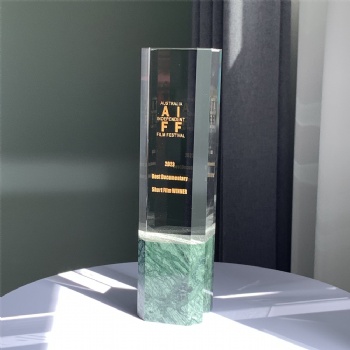 ADL Cuboid Crystal Glass Trophy with Green Stone Base High-quality Customized Logo or Words for Souvenir Gifts