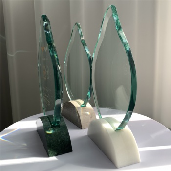 ADL New Design 2023 K9 High-Quality Wholesale Clear Crystal Glass Trophy Awards Leaf Shape with Stone Base