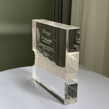 ADL 2023 New Design Crystal Clear Glass Cube Trophy  Awards Sandblasting Design with Customized Logo