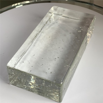 Hot-Melt High-Quality Hot Melt Clear White Crystal Glass Brick with Bubbles Inside for Building Hotel or House Home Decoration