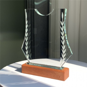 ADL Cheap Crystal Glass Trophy Awards with Wooden Base Leaf Shape for Honorary Award Customized Words Sports Awards