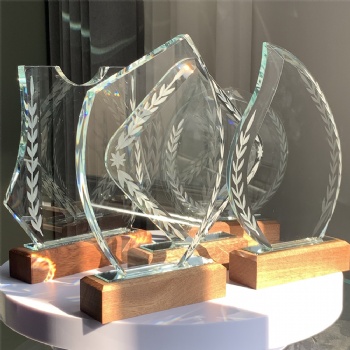 ADL Cheap Crystal Glass Trophy Awards with Wooden Base Leaf Shape for Honorary Award Customized Words Sports Awards