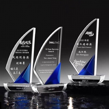 ADL 2024 New Design Sail Boat Sailing Ship Crystal Glass Trophy Awards from China for Business Crystal Crafts Engraving Plaques