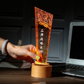 High quality and low price Crystal Glass Trophy with Wooden Base for Souvenir Gifts Awards