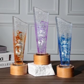 High quality and low price Crystal Glass Trophy with Wooden Base for Souvenir Gifts Awards