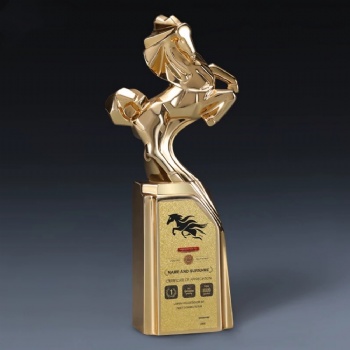 New Product Creative horse Shape Resin Trophy Award Manufacturer Customize logo