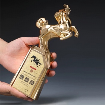 New Product Creative horse Shape Resin Trophy Award Manufacturer Customize logo