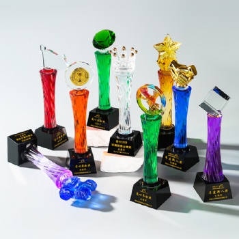 High Quality Colorful Irregular Twisted Trophy Annual Meeting Excellent Employee Crystal Glass Trophy