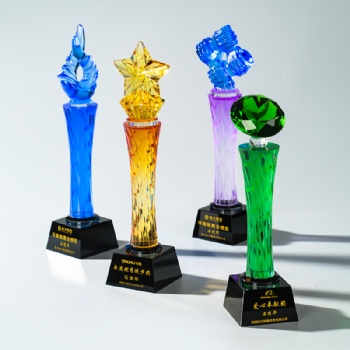 High Quality Colorful Irregular Twisted Trophy Annual Meeting Excellent Employee Crystal Glass Trophy