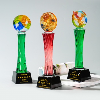 High Quality Colorful Irregular Twisted Trophy Annual Meeting Excellent Employee Crystal Glass Trophy