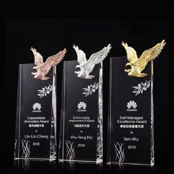 Hot Sale Executive Excellence Trophy 3D Laser Engraved Wing Back Eagle Crystal Service Awards for Employees Other Crystal Crafts