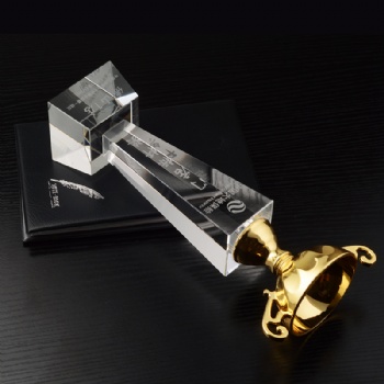Metal Crystal Glass Trophy Awards with Customized Logo Engraving Polished Competition Crystal Crafts Gifts