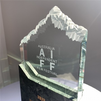 ADL New Design Iceberg Mountain Peak Crystal Glass Trophy with Stone Base Stone Trophy Awards for Top Person